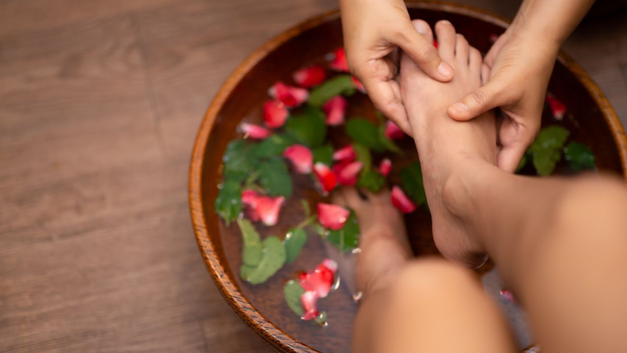 How can you book your United Foot Massage appointment in Winter Garden?