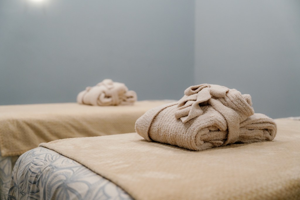 The Real Reason Couples Massage is the Ultimate Wellness 'Co-Regulation' Tool
